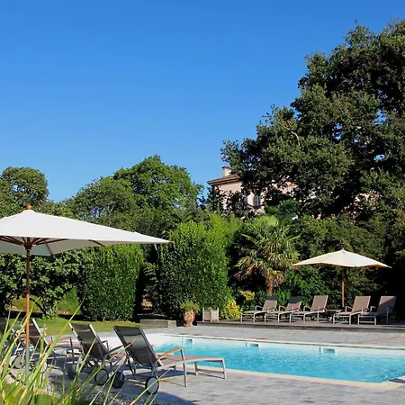 بيت ضيافة Chateau Du Pegulier