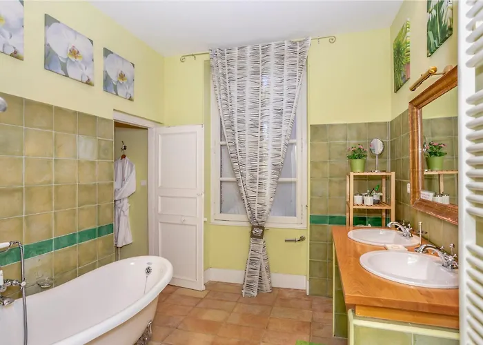 Pensión Château Du Pegulier Location Intégrale 4*